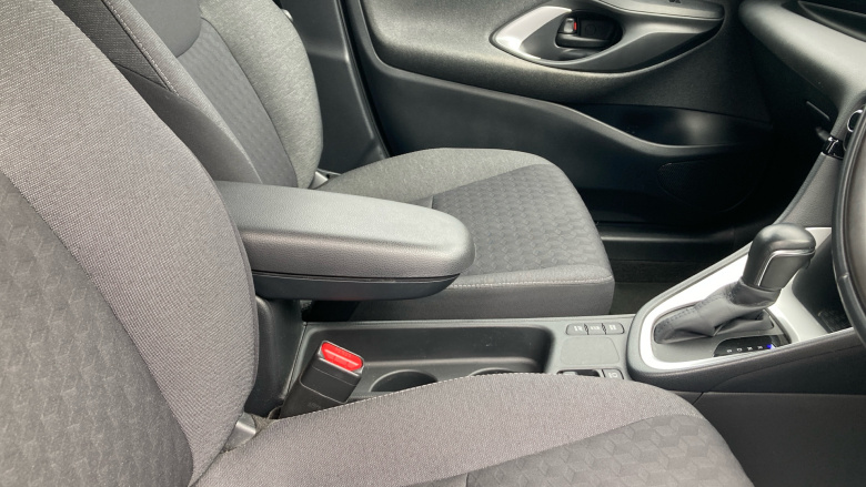 Toyota Yaris 1.5 Hybrid Design 5dr CVT Hybrid Hatchback